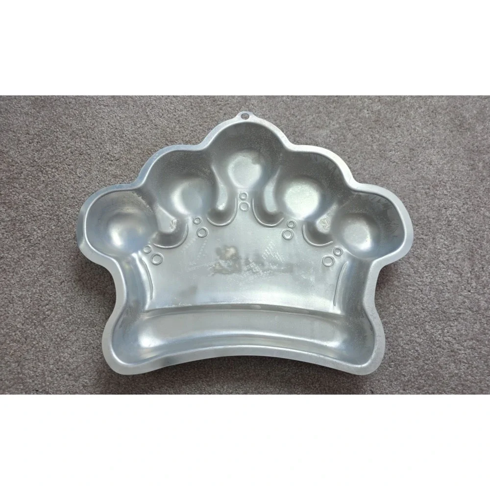 Wilton Animal Paw‎ Print Cake Pan Baking Mold Dog Cat Lion 2105-015